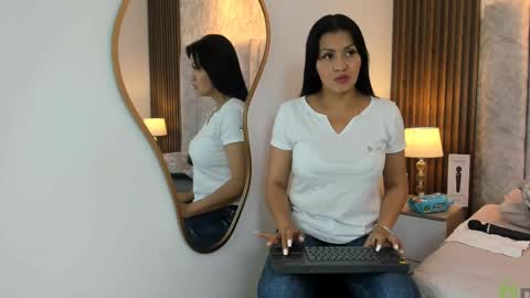 Snapshot of naomy_smithx chatting on 03-05-25, 06:45 Naomy Smith online show from 03-05-25, 06:45