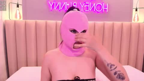 Naomy  online show from 11-21-25, 09:46