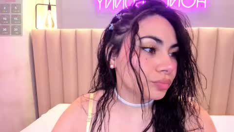 Snapshot of naomymonroe_ chatting on 01-14-26, 09:52 Naomy online show from 01-14-26, 09:52