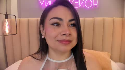 Snapshot of naomymonroe_ chatting on 05-21-26, 10:33 Naomy online show from 05-21-26, 10:33