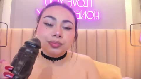 Snapshot of naomymonroe_ chatting on 05-23-26, 10:52 Naomy online show from 05-23-26, 10:52