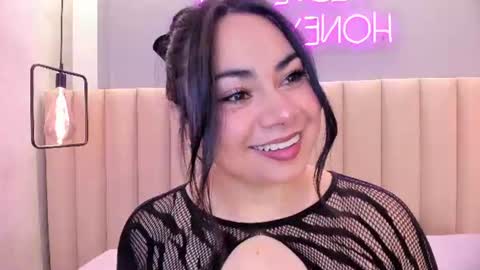 Snapshot of naomymonroe_ chatting on 06-10-26, 10:47 Naomy online show from 06-10-26, 10:47