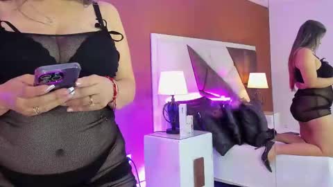 Snapshot of naomyrivera chatting on 02-17-25, 03:42 nao online show from 02-17-25, 03:42