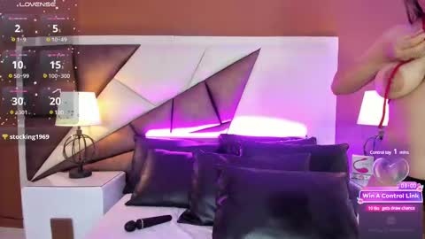 Snapshot of naomyrivera chatting on 02-19-25, 03:49 nao online show from 02-19-25, 03:49