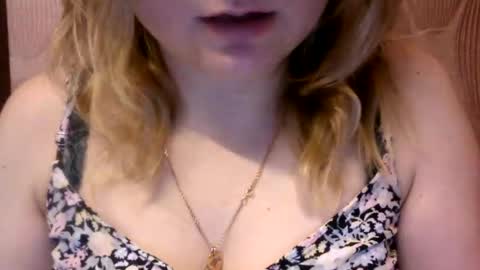 Snapshot of narcisjill chatting on 01-22-25, 12:49 NarcisJill online show from 01-22-25, 12:49