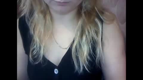 Snapshot of narcisjill chatting on 10-22-25, 10:37 NarcisJill online show from 10-22-25, 10:37