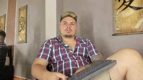 Snapshot of narciso_kh chatting on 12-07-24, 04:20 deibyd online show from 12-07-24, 04:20