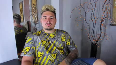 Snapshot of narciso_kh chatting on 12-11-24, 05:43 deibyd online show from 12-11-24, 05:43