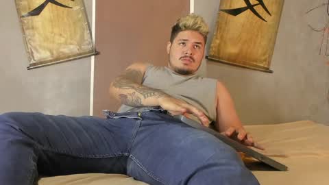 Snapshot of narciso_kh chatting on 12-22-24, 10:49 deibyd online show from 12-22-24, 10:49