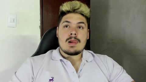 Snapshot of narciso_kh chatting on 12-24-24, 04:22 deibyd online show from 12-24-24, 04:22