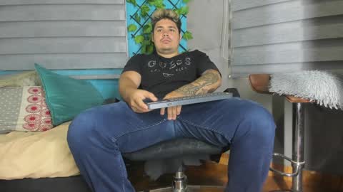 Snapshot of narciso_kh chatting on 01-07-25, 01:46 deibyd online show from 01-07-25, 01:46