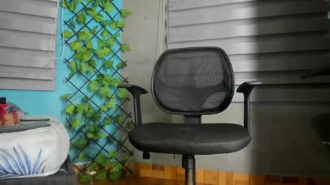 Snapshot of narciso_kh chatting on 01-15-25, 02:13 deibyd online show from 01-15-25, 02:13