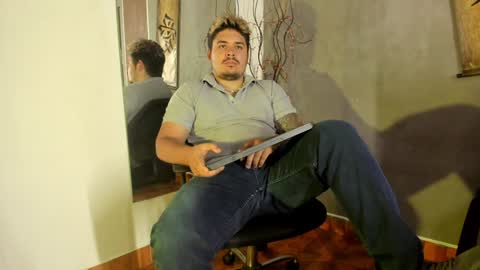 Snapshot of narciso_kh chatting on 01-18-25, 01:51 deibyd online show from 01-18-25, 01:51