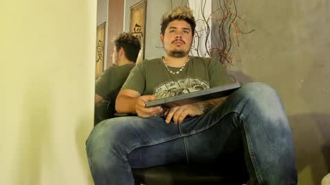 Snapshot of narciso_kh chatting on 01-22-25, 02:14 deibyd online show from 01-22-25, 02:14