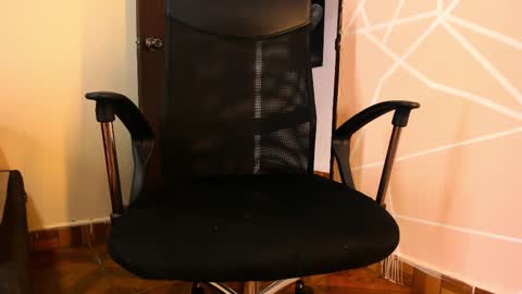 Snapshot of narciso_kh chatting on 02-24-25, 03:20 deibyd online show from 02-24-25, 03:20