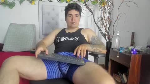 Snapshot of narciso_kh chatting on 09-21-25, 01:07 deibyd online show from 09-21-25, 01:07