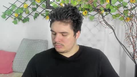 Snapshot of narciso_kh chatting on 09-28-25, 09:20 deibyd online show from 09-28-25, 09:20