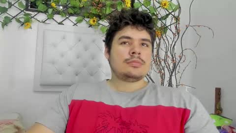 Snapshot of narciso_kh chatting on 09-30-25, 12:59 deibyd online show from 09-30-25, 12:59