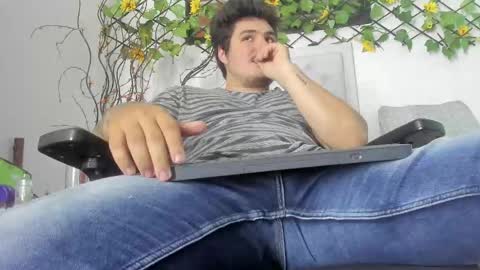 Snapshot of narciso_kh chatting on 10-02-25, 11:34 deibyd online show from 10-02-25, 11:34