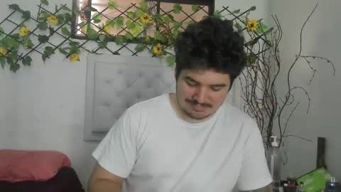 Snapshot of narciso_kh chatting on 10-08-25, 03:53 deibyd online show from 10-08-25, 03:53