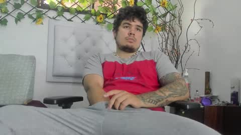 Snapshot of narciso_kh chatting on 10-13-25, 05:57 deibyd online show from 10-13-25, 05:57