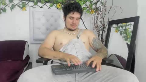 Snapshot of narciso_kh chatting on 10-15-25, 01:50 deibyd online show from 10-15-25, 01:50