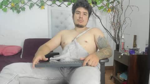 Snapshot of narciso_kh chatting on 10-15-25, 11:16 deibyd online show from 10-15-25, 11:16