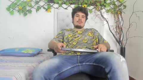 Snapshot of narciso_kh chatting on 10-26-25, 02:28 deibyd online show from 10-26-25, 02:28