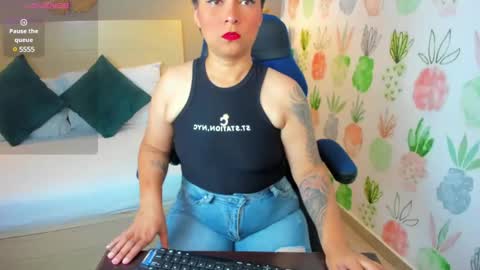 Snapshot of nare_celebi chatting on 02-21-25, 02:06 N A R E online show from 02-21-25, 02:06