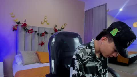 Nascary Fox online show from 12-21-25, 01:07