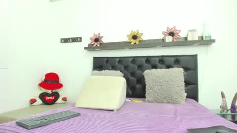 Snapshot of nashira_robert chatting on 12-14-24, 11:34 Debora online show from 12-14-24, 11:34