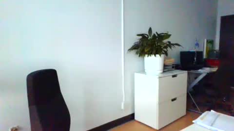 Snapshot of nassobout chatting on 02-18-26, 09:44 nassobout online show from 02-18-26, 09:44