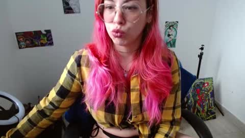 Snapshot of nat_lau chatting on 09-26-25, 09:52 Nat online show from 09-26-25, 09:52