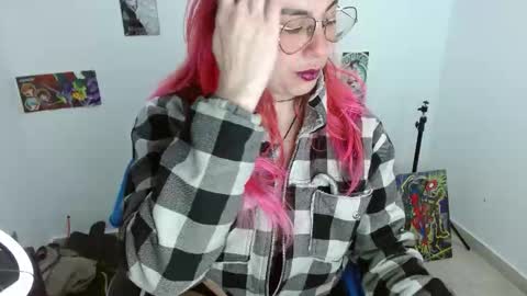 Snapshot of nat_lau chatting on 10-06-25, 11:35 Nat online show from 10-06-25, 11:35