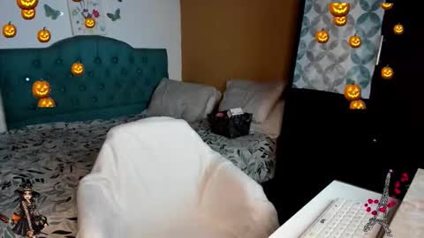 Natalia online show from 10-27-25, 12:26