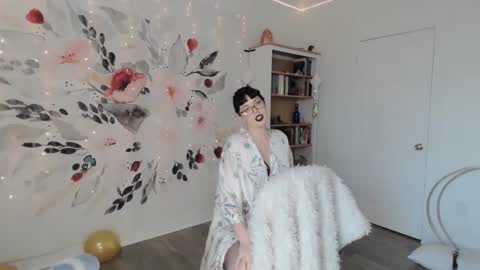 Snapshot of natahsaluxxx chatting on 12-10-24, 09:43 Natasha Luxxx online show from 12-10-24, 09:43