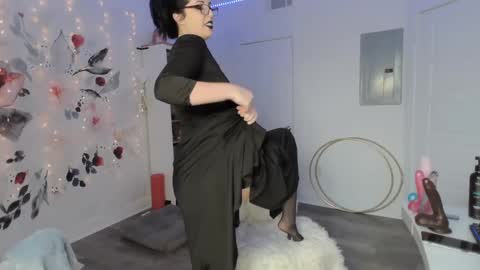 Snapshot of natahsaluxxx chatting on 12-23-24, 02:50 Natasha Luxxx online show from 12-23-24, 02:50