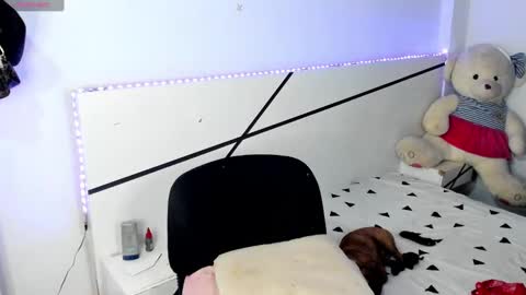 Snapshot of natalia_cb chatting on 12-28-24, 01:59 Natalia online show from 12-28-24, 01:59