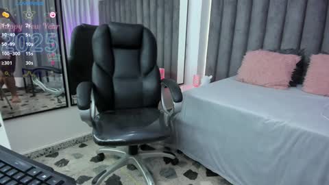 Snapshot of natalia_curvy1 chatting on 01-23-25, 11:58 Nathalia online show from 01-23-25, 11:58