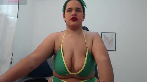 Snapshot of natalia_curvy1 chatting on 09-26-25, 06:12 Nathalia online show from 09-26-25, 06:12
