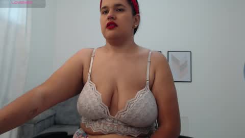 Snapshot of natalia_curvy1 chatting on 10-01-25, 05:30 Nathalia online show from 10-01-25, 05:30