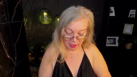 Snapshot of natalicloud chatting on 11-24-25, 01:22 NataliCloud online show from 11-24-25, 01:22