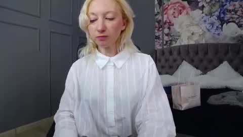 Natalie online show from 03-10-25, 06:49