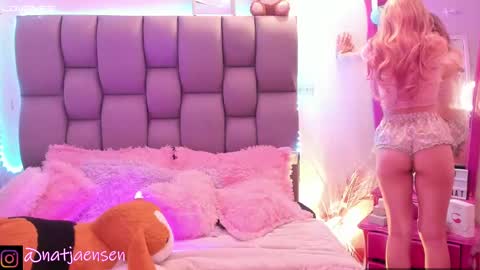 Snapshot of natalie_jaensen chatting on 12-04-24, 12:08       online show from 12-04-24, 12:08