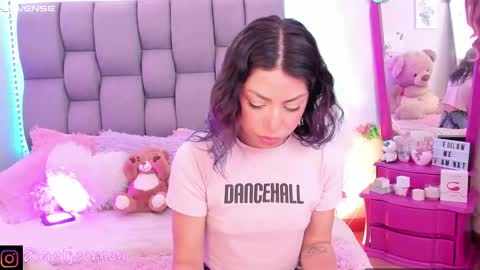 Snapshot of natalie_jaensen chatting on 12-07-24, 04:03       online show from 12-07-24, 04:03