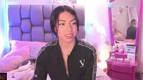 Snapshot of natalie_jaensen chatting on 12-12-24, 12:05       online show from 12-12-24, 12:05