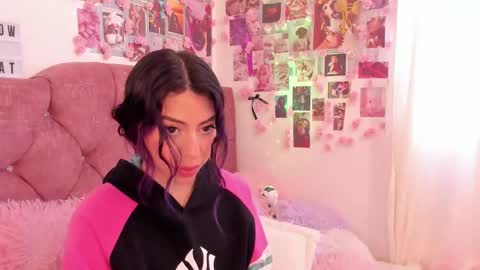 Snapshot of natalie_jaensen chatting on 12-19-24, 10:10       online show from 12-19-24, 10:10