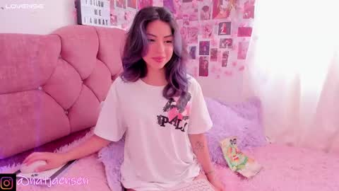 Snapshot of natalie_jaensen chatting on 01-15-25, 07:34       online show from 01-15-25, 07:34