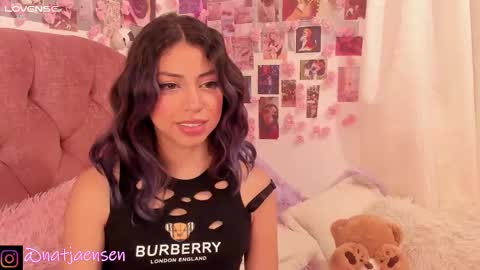 Snapshot of natalie_jaensen chatting on 01-18-25, 11:33       online show from 01-18-25, 11:33