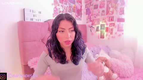 Snapshot of natalie_jaensen chatting on 02-09-25, 08:56       online show from 02-09-25, 08:56